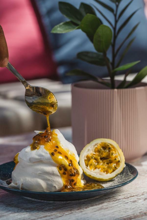 Sea Salt Society Hotel Hikkaduwa Bagian luar foto